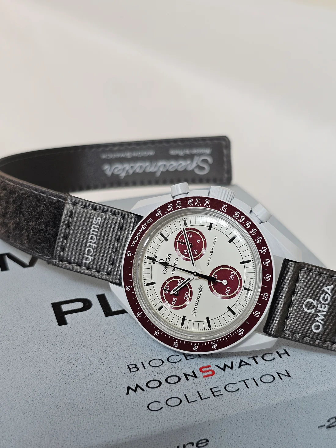 MoonSwatch | Mission to Pluto